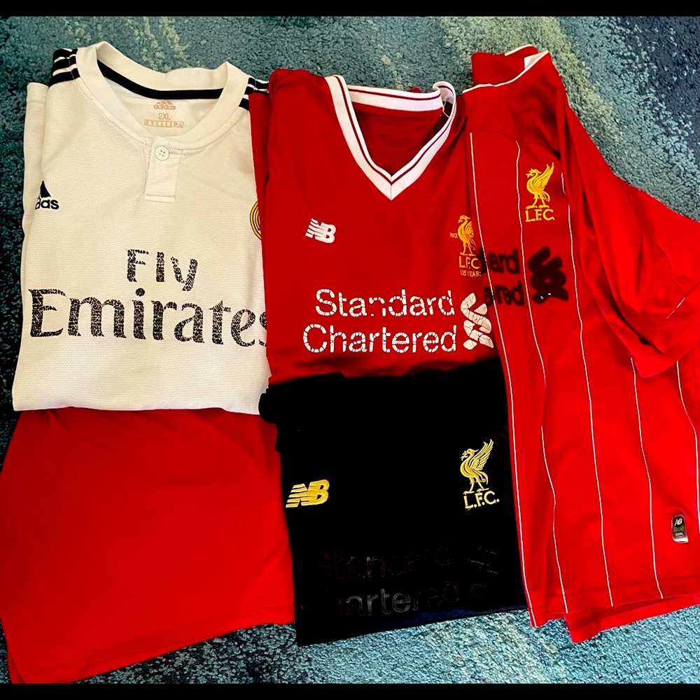 Box 📦 deals!! 4 united Emirate soccer jersey bonus pair of soccer shorts!!